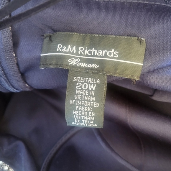 Women's Beautiful Formal Sequin Dress - Picture 5 of 6